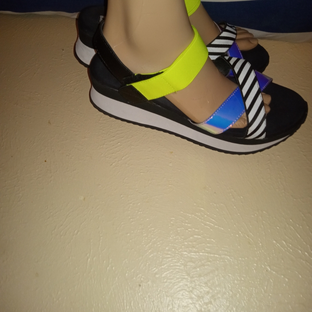 Sandles - Picture 4 of 4